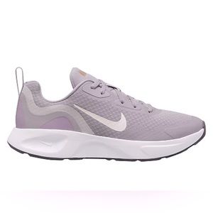Nike women’s WEARALLDAY sneaks. Worn 5 times! Gently used, in box.